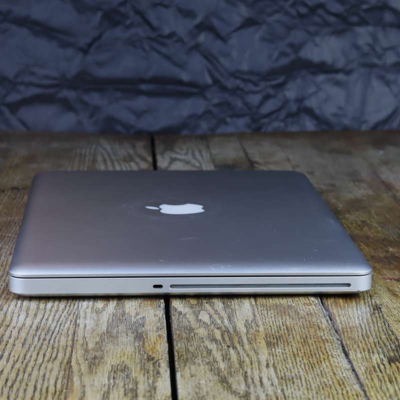 MacBook Pro Early 2011 | 15" | Core i7 - Quad Core | AMD Radeon HD | 2.2GHZ | 10GB RAM | 500GB HDD