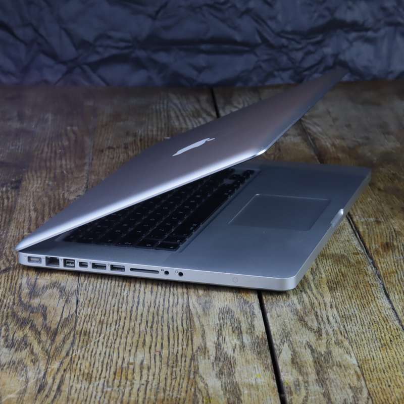 MacBook Pro Early 2011 | 15" | Core i7 - Quad Core | AMD Radeon HD | 2.2GHZ | 10GB RAM | 500GB HDD