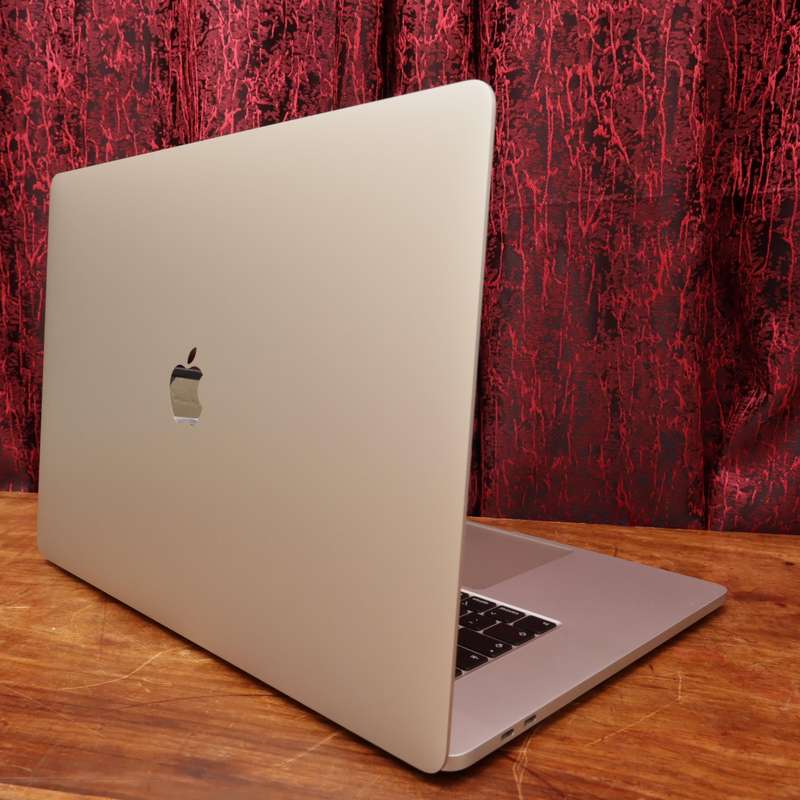 MacBook Pro 16" 2019 2.6 GHz 6-Core Intel Core i7 512GB SSD 16GB RAM AMD Radeon Intel UHD Graphics