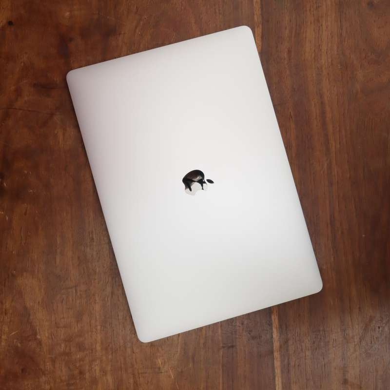 MacBook Pro 16" 2019 2.6 GHz 6-Core Intel Core i7 512GB SSD 16GB RAM AMD Radeon Intel UHD Graphics