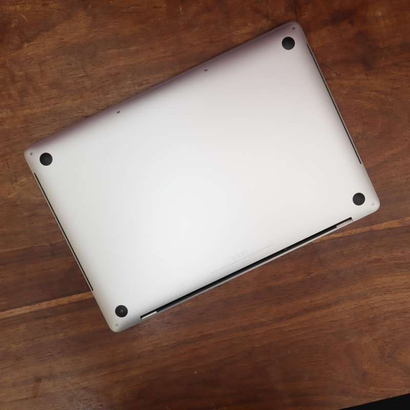 MacBook Pro 16" 2019 2.6 GHz 6-Core Intel Core i7 512GB SSD 16GB RAM AMD Radeon Intel UHD Graphics