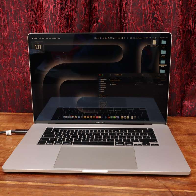 MacBook Pro 16" 2019 2.6 GHz 6-Core Intel Core i7 512GB SSD 16GB RAM AMD Radeon Intel UHD Graphics