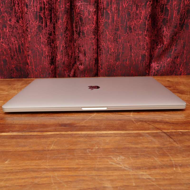 MacBook Pro 16" 2019 2.6 GHz 6-Core Intel Core i7 512GB SSD 16GB RAM AMD Radeon Intel UHD Graphics