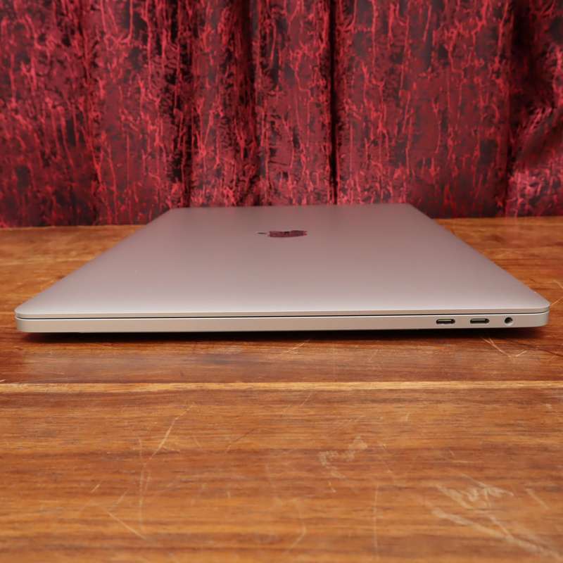 MacBook Pro 16" 2019 2.6 GHz 6-Core Intel Core i7 512GB SSD 16GB RAM AMD Radeon Intel UHD Graphics