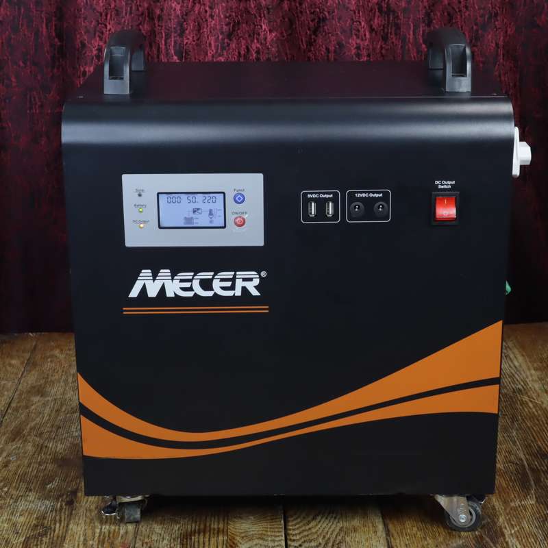 Mecer Pure Sine Wave Inverter with 1x 100Ah Battery and Solar PV Input