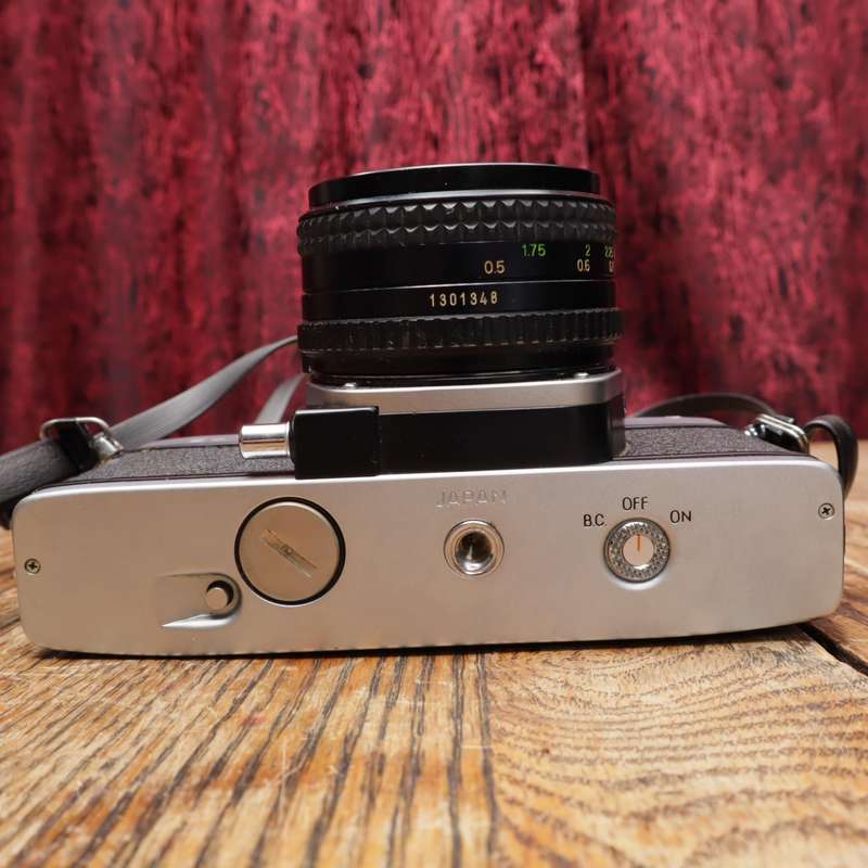 Minolta SRT100 35mm Film SLR Camera with National PE-2410 Flash - MD Rokkor f2/50mm
