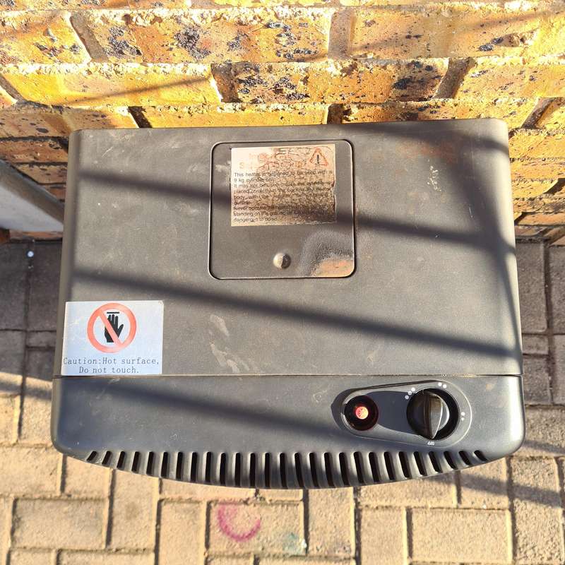 Goldair GGH-42BA Three Panel Mobile Gas Heater