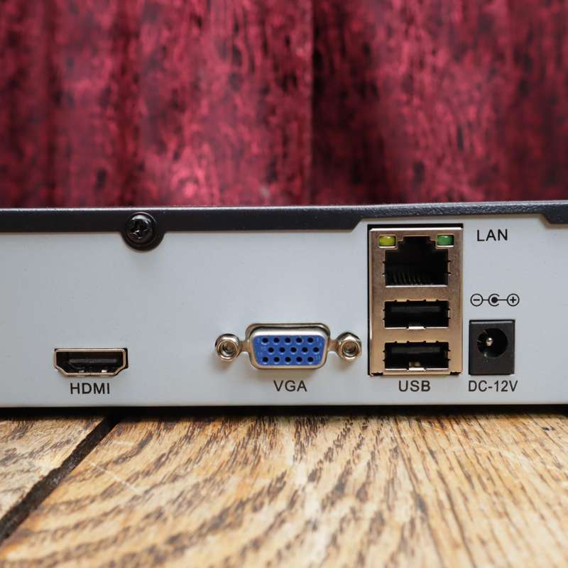 Network Video Recorder 4 Channel VGA HDMI - NVR-9804TR-F