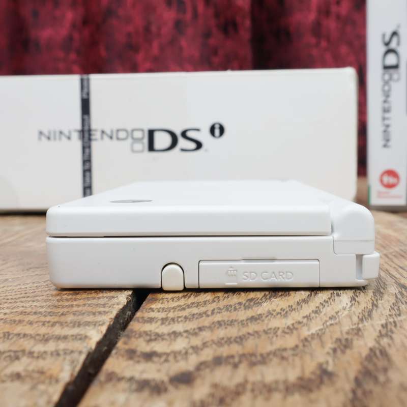 Nintendo DSi Handheld Gaming Console - TWL-001(EUR) With Extra Games