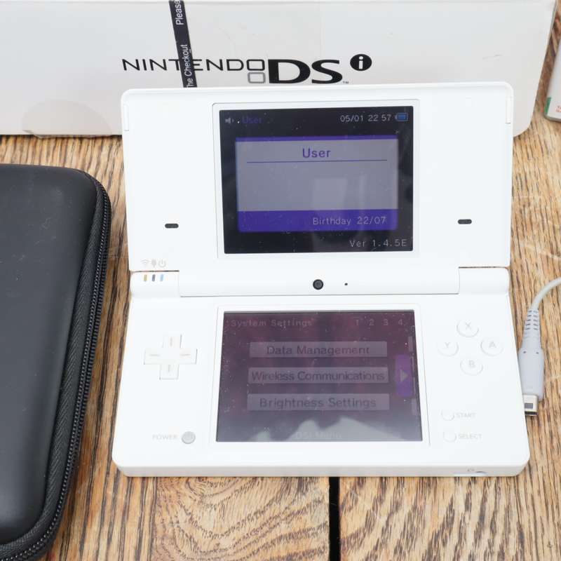 Nintendo DSi Handheld Gaming Console - TWL-001(EUR) With Extra Games