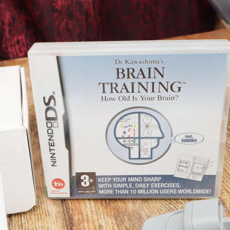 Nintendo DSi Handheld Gaming Console - TWL-001(EUR) With Extra Games