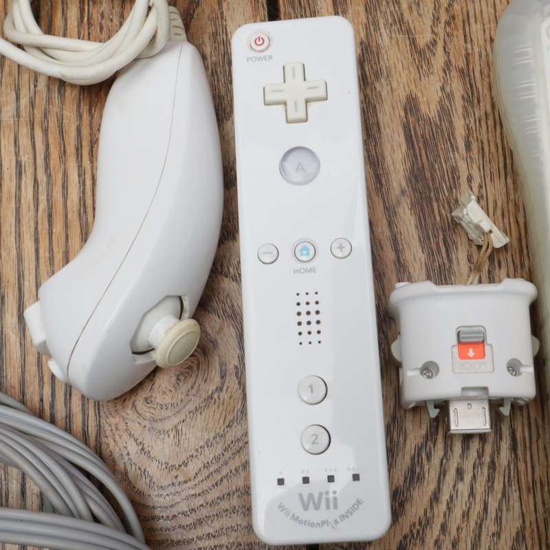 Nintendo Wii RVL-001(EUR) Console Complete Set with Six Games