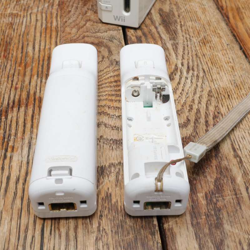 Nintendo Wii RVL-001(EUR) Gaming Console with Controllers