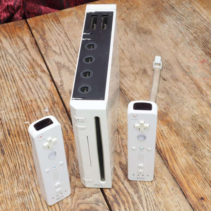 Nintendo Wii RVL-001(EUR) Gaming Console with Controllers