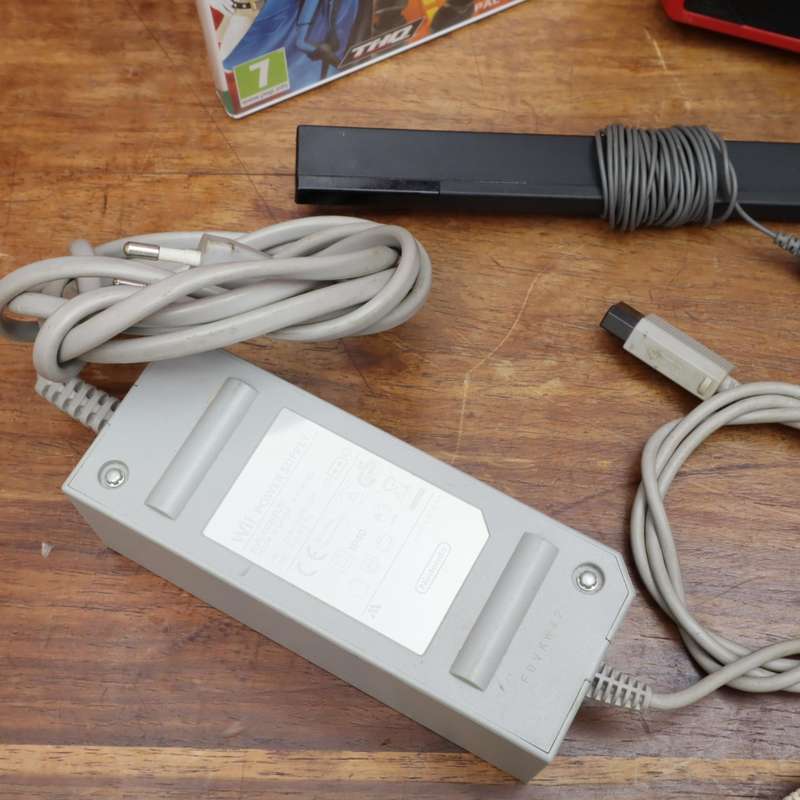 Nintendo Wii RVL-201(EUR) Gaming Console Set with One Game - One Controller