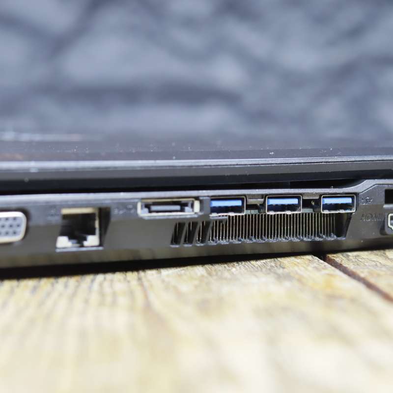 Proline Professional W25CSW 15.6" Core i7 Notebook Quad Core 8GB 2.50GHz 233GB HDD
