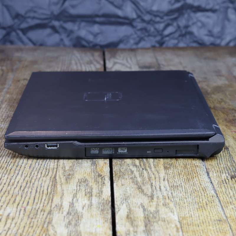 Proline Professional W25CSW 15.6" Core i7 Notebook Quad Core 8GB 2.50GHz 233GB HDD