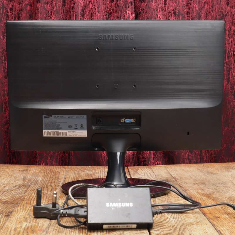Samsung 19" S19A10N LED Computer Display Monitor - 1,366 x 768