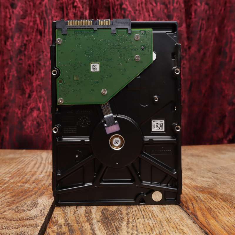 Seagate BarraCuda 2TB Internal 3.5" Hard Drive SATA 6 Gb/s 7200 RPM 64MB Cache ST2000DM006