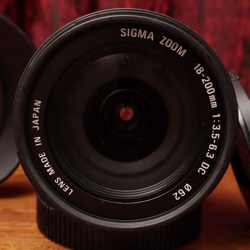 Sigma DC Macro 18-200mm f3.5-6.3 Lens for Canon