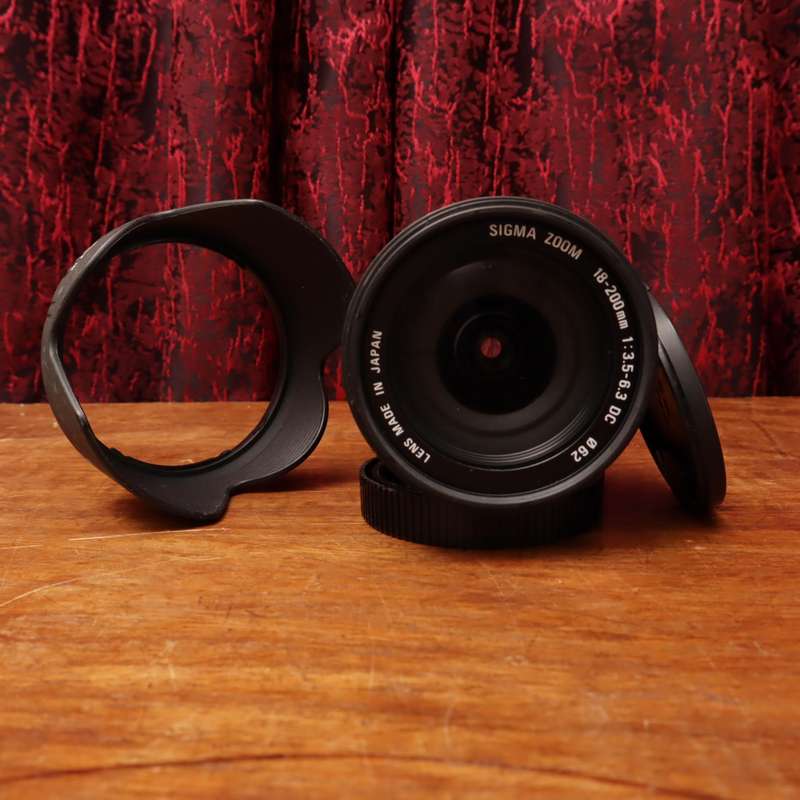 Sigma DC Macro 18-200mm f3.5-6.3 Lens for Canon