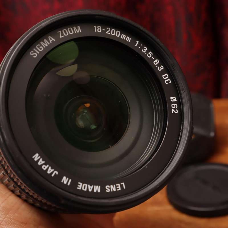 Sigma DC Macro 18-200mm f3.5-6.3 Lens for Canon