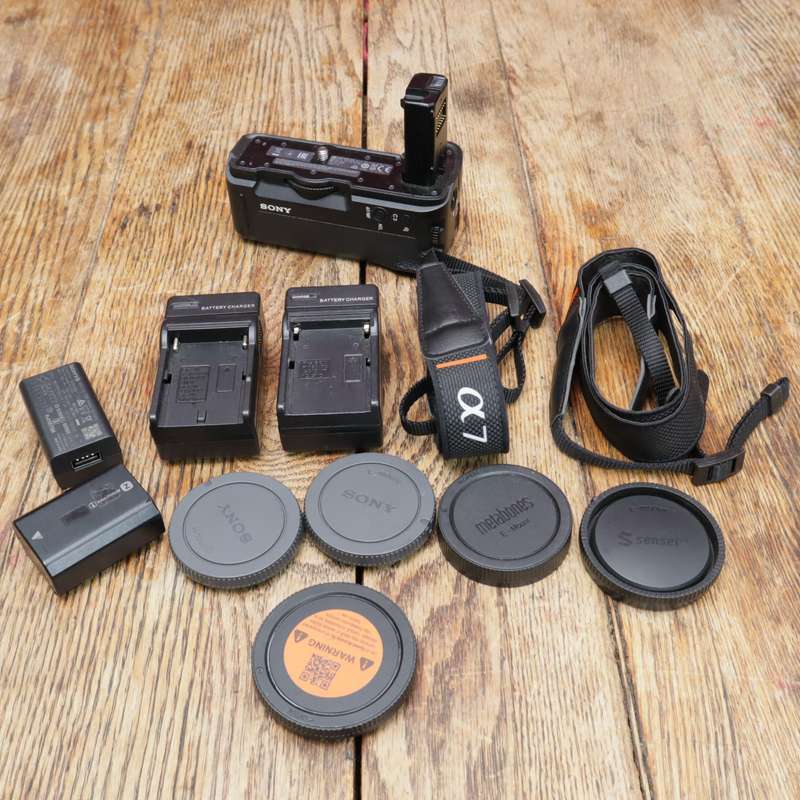 Sony Vertical Battery Grip and Battery for a7 II - a7R II - a7S II - (VG-C2EM) and Accessories