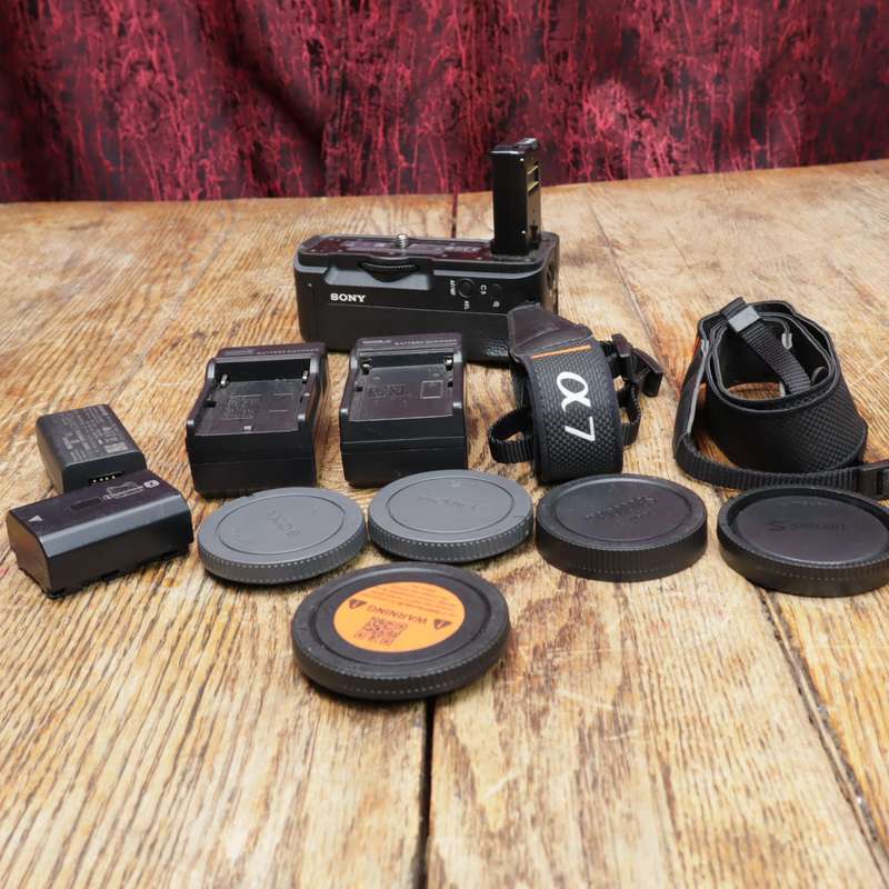 Sony Vertical Battery Grip and Battery for a7 II - a7R II - a7S II - (VG-C2EM) and Accessories