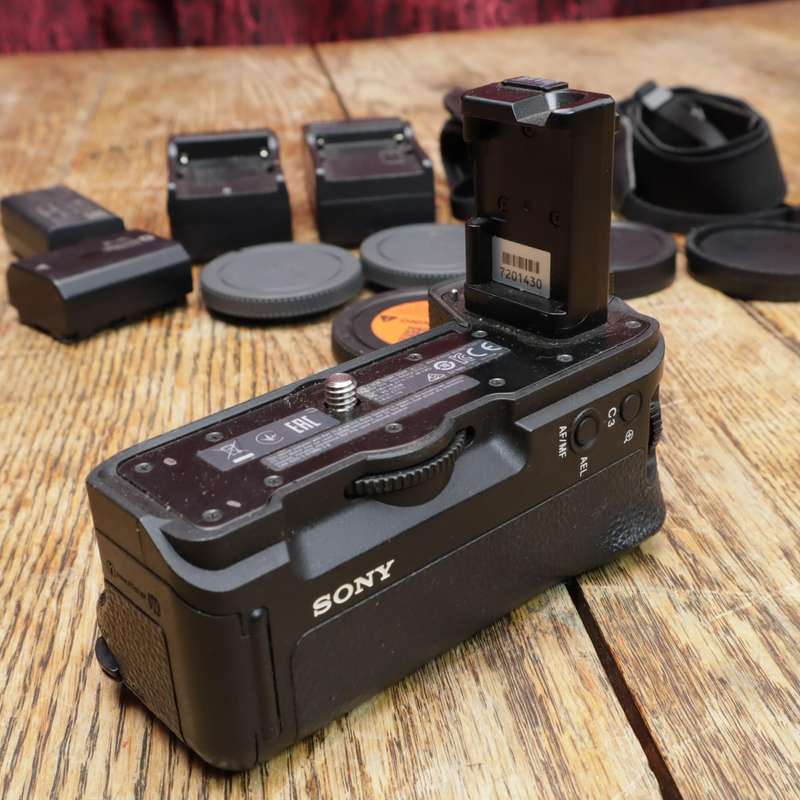 Sony Vertical Battery Grip and Battery for a7 II - a7R II - a7S II - (VG-C2EM) and Accessories