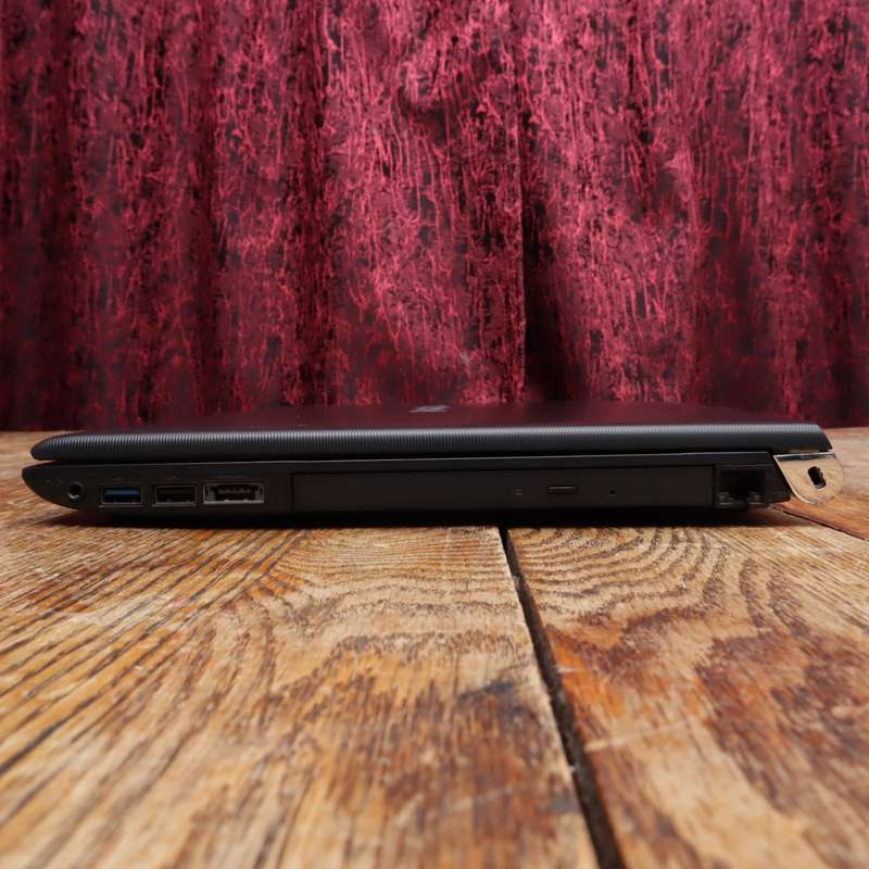 Toshiba Tecra R950-F0036 Laptop 3.0GHz Core i7 8GB RAM 500HDD 15.6" AMD Radeon