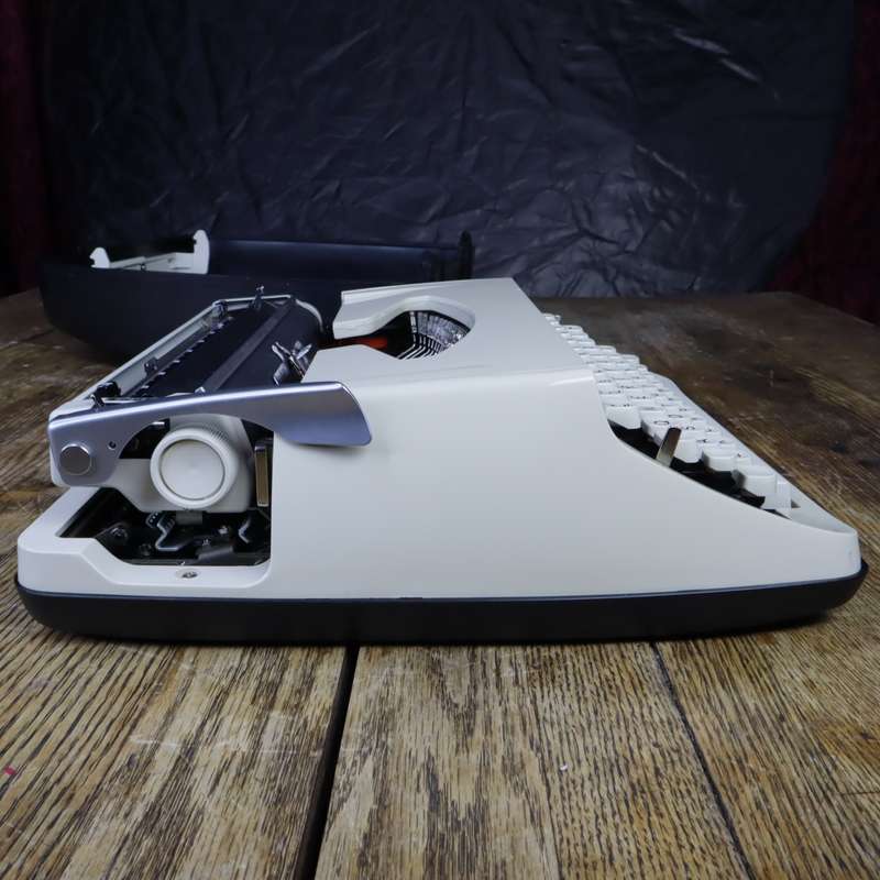 Brother Deluxe 800 Typewriter
