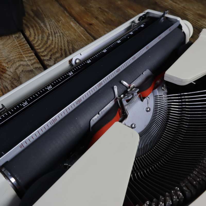 Brother Deluxe 800 Typewriter