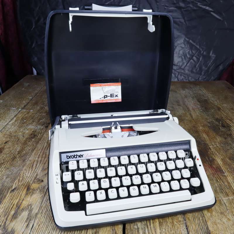 Brother Deluxe 800 Typewriter