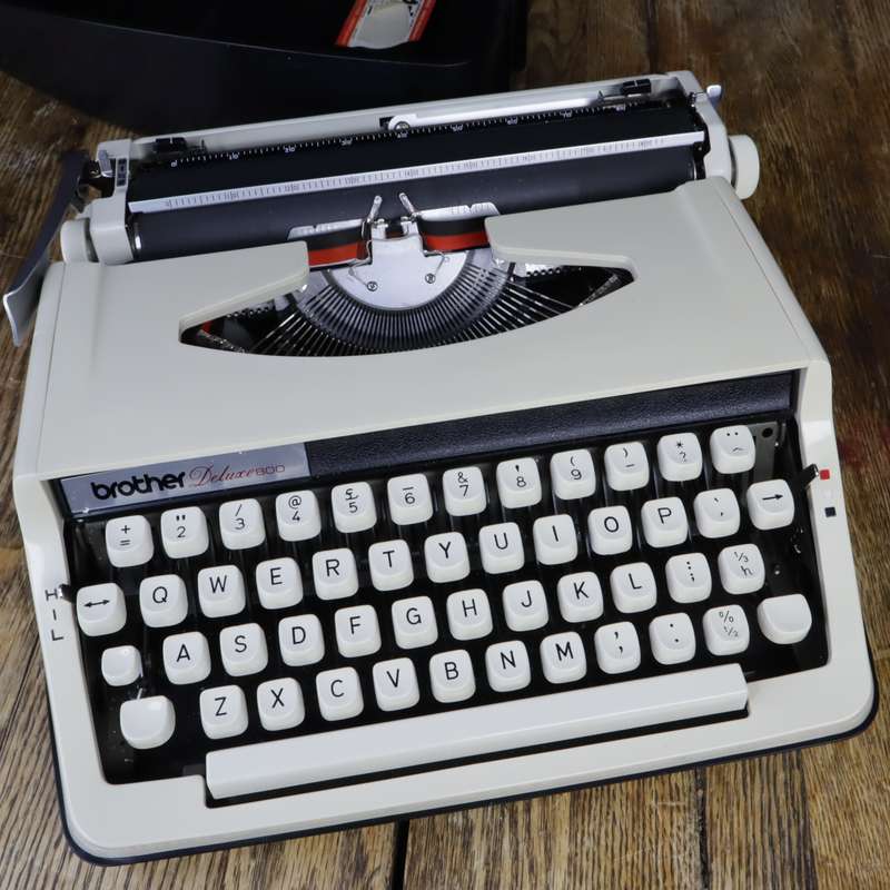 Brother Deluxe 800 Typewriter
