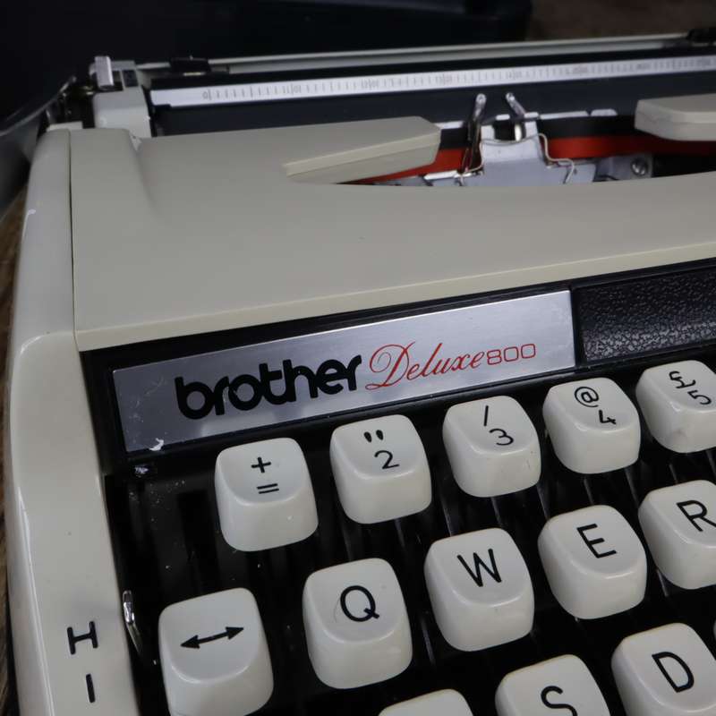 Brother Deluxe 800 Typewriter