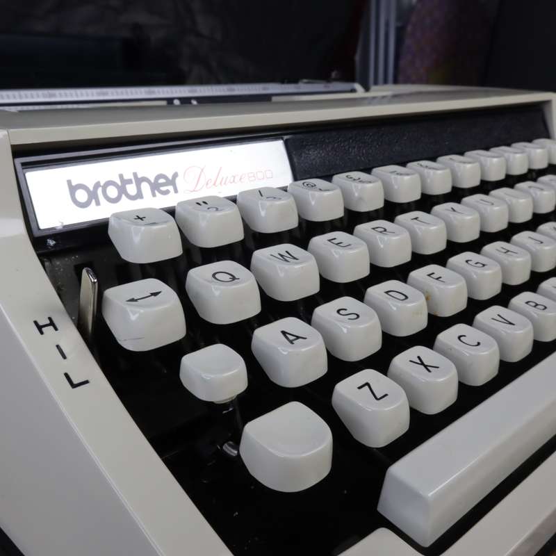 Brother Deluxe 800 Typewriter