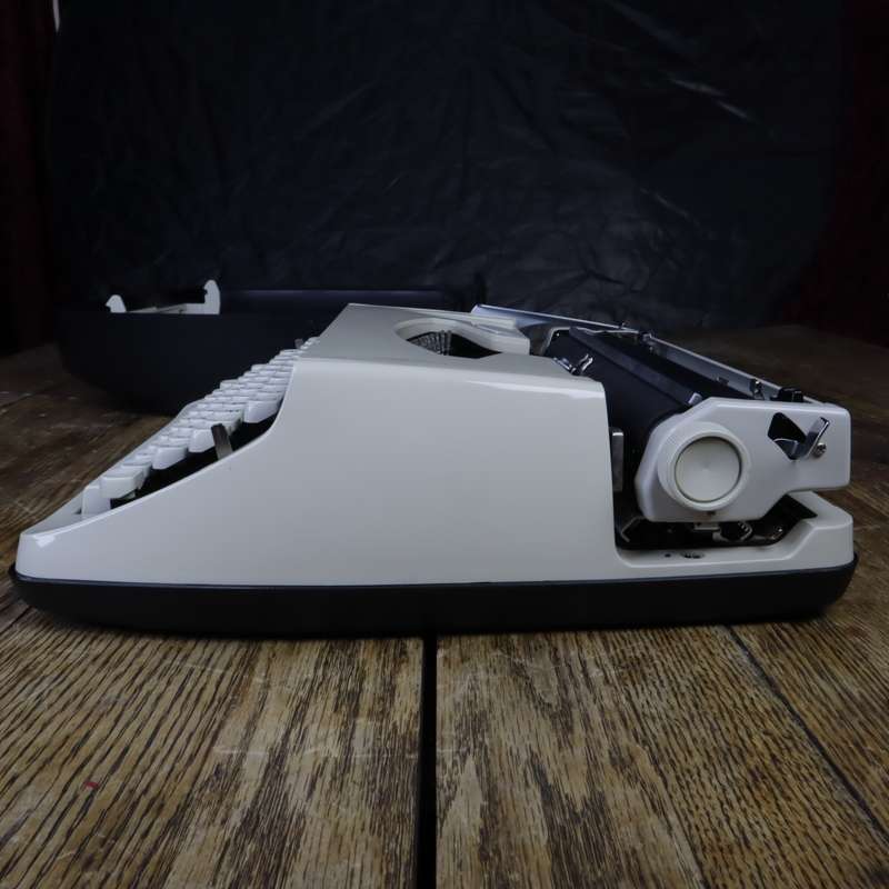 Brother Deluxe 800 Typewriter