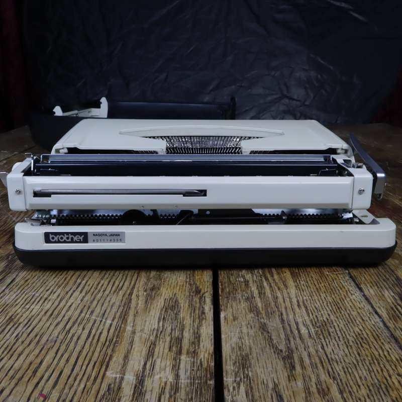 Brother Deluxe 800 Typewriter