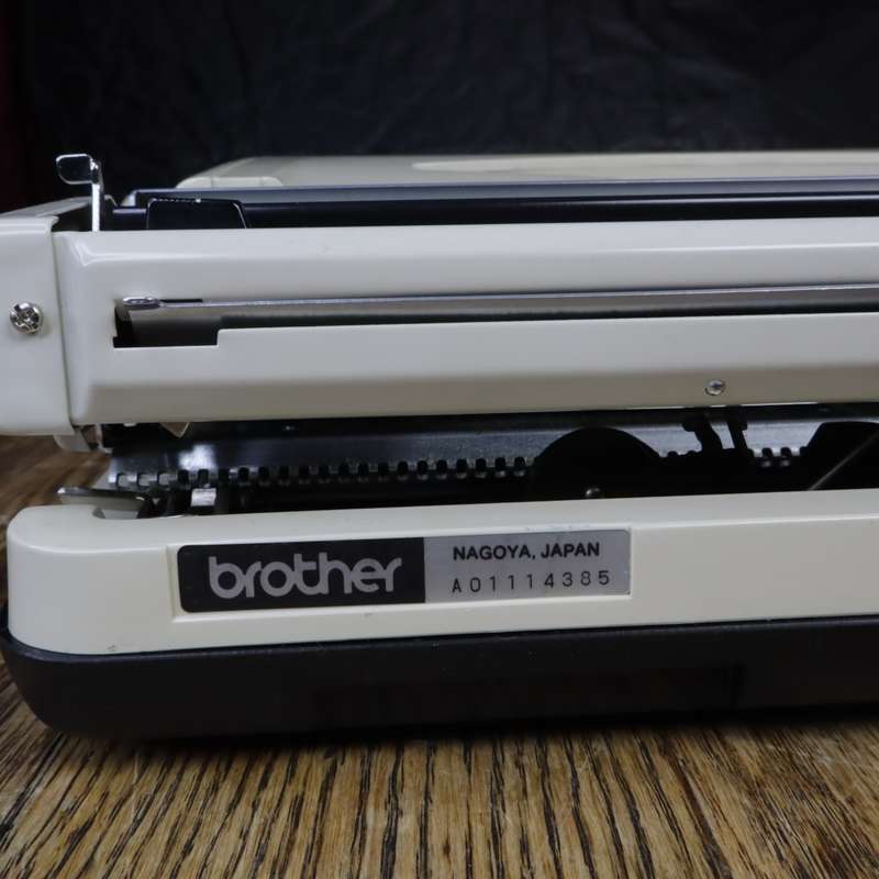 Brother Deluxe 800 Typewriter