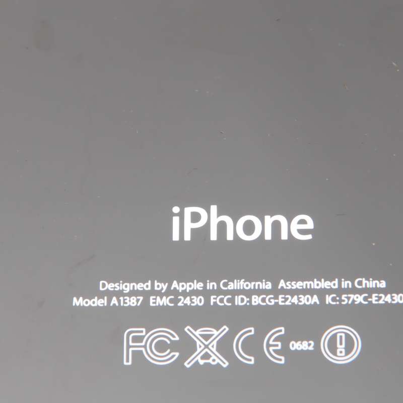 iPhone 4s 32GB A1387 and iPega Docking Station Speaker