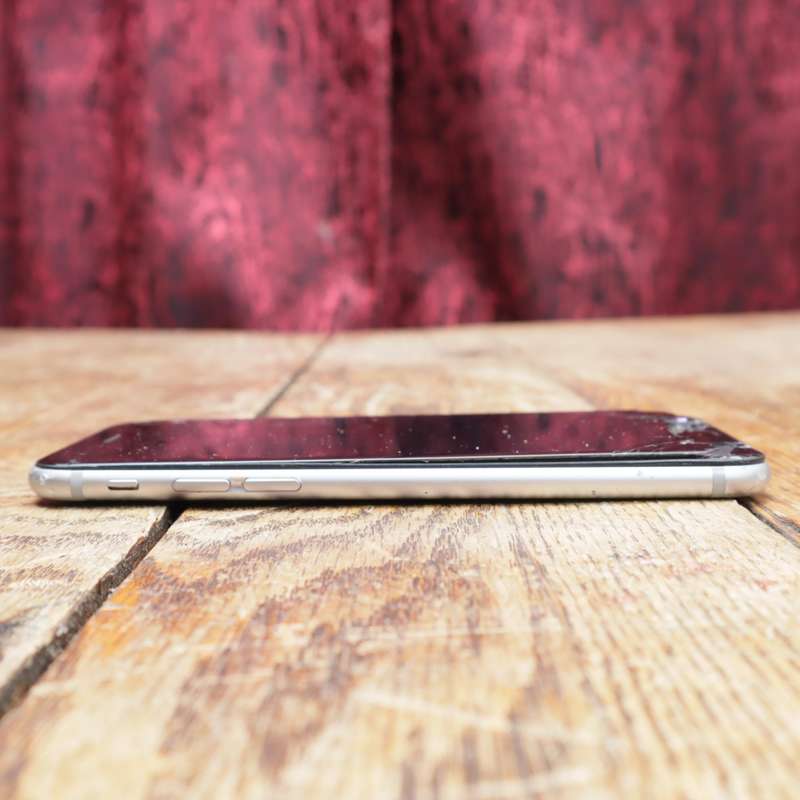 Apple iPhone 6 - 32GB - A1586