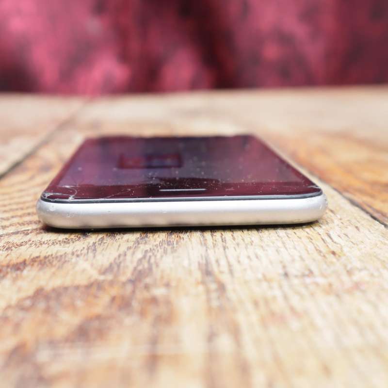 Apple iPhone 6 - 32GB - A1586