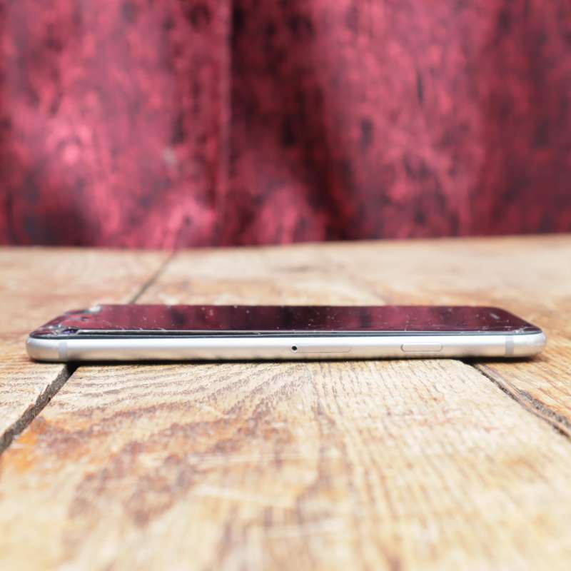 Apple iPhone 6 - 32GB - A1586