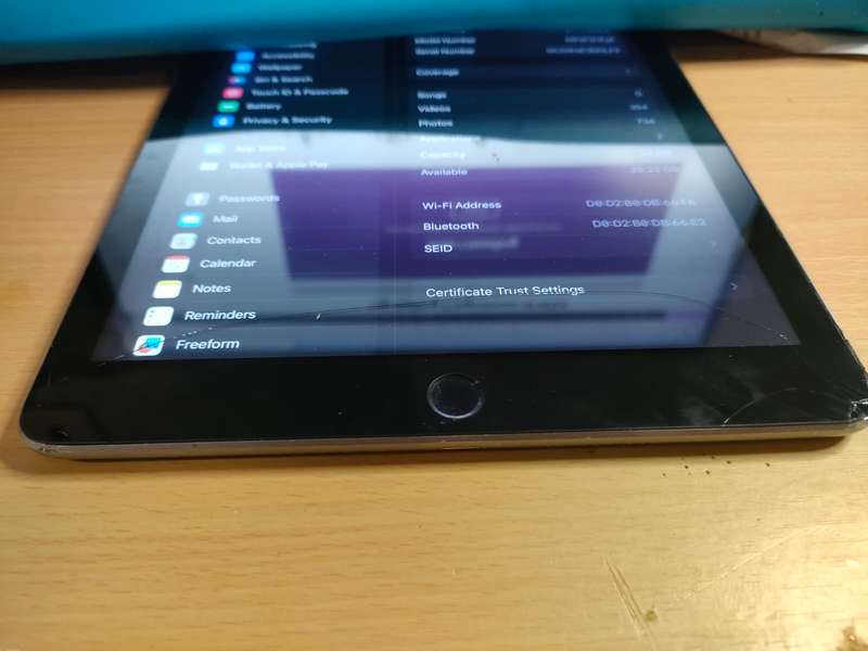 Apple iPad 9.7 (2017) 5th Gen | RETINA 9.7 inch