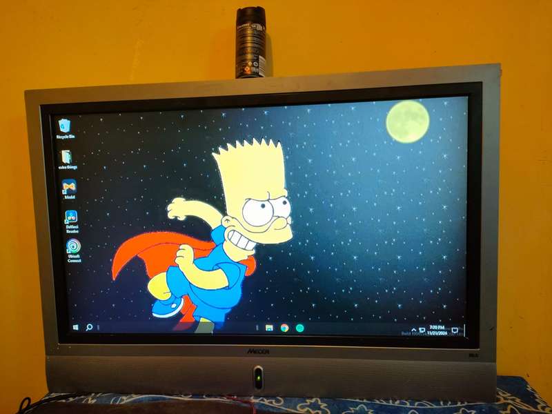*** BIG Mecer 32' Monitor with HDMI ***