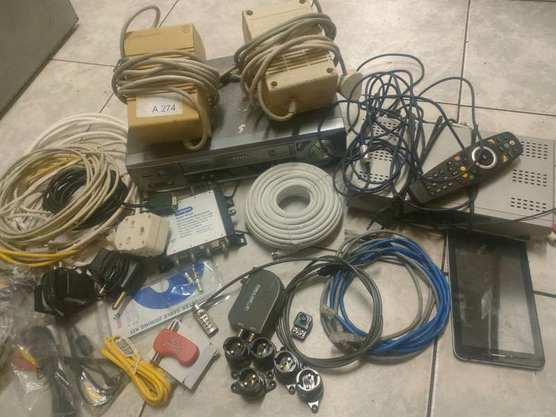 Lot Chargers / Electronics / TV items / Cables / ETC