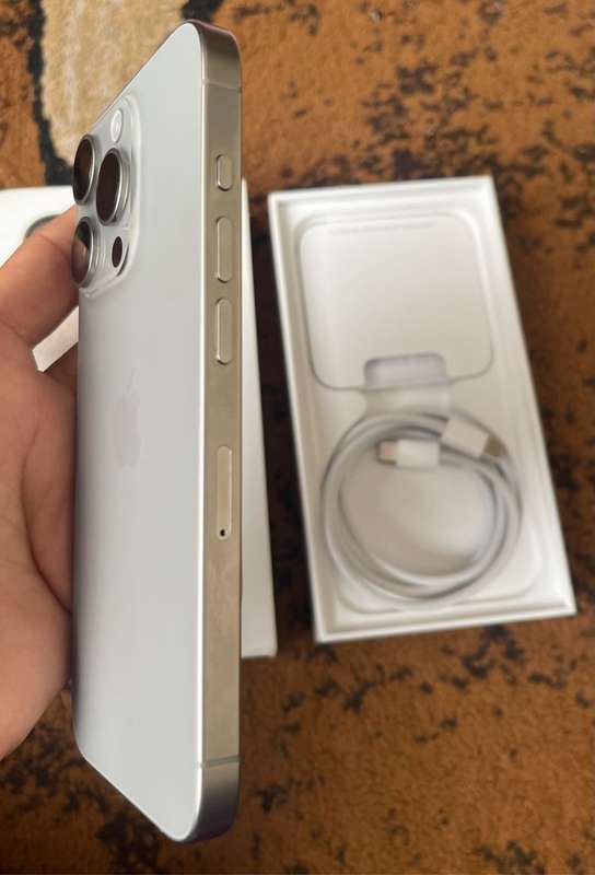 iPhone 15 pro 128gb natural titanium