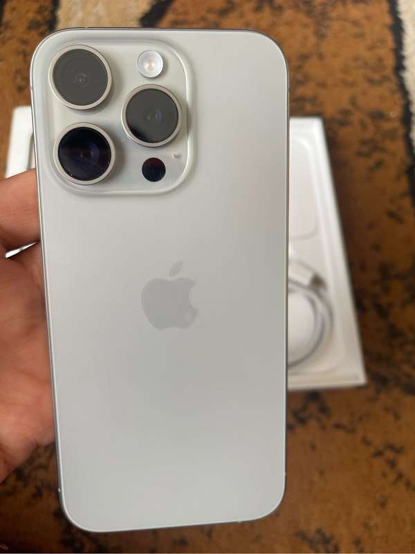 iPhone 15 pro 128gb natural titanium