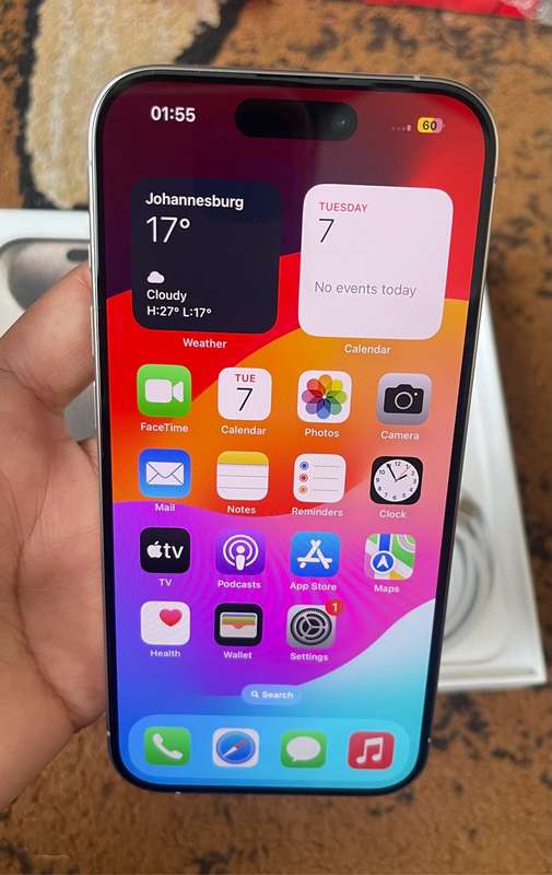 iPhone 15 pro 128gb natural titanium