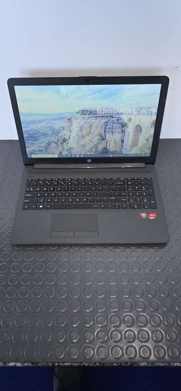 HP AMD Ryzen 5 Laptop
